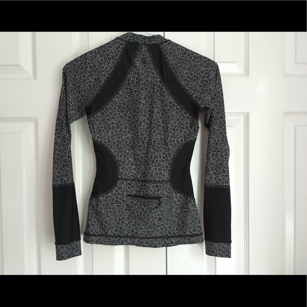 Lululemon Suns Out Rash Guard - Picture 4 of 4